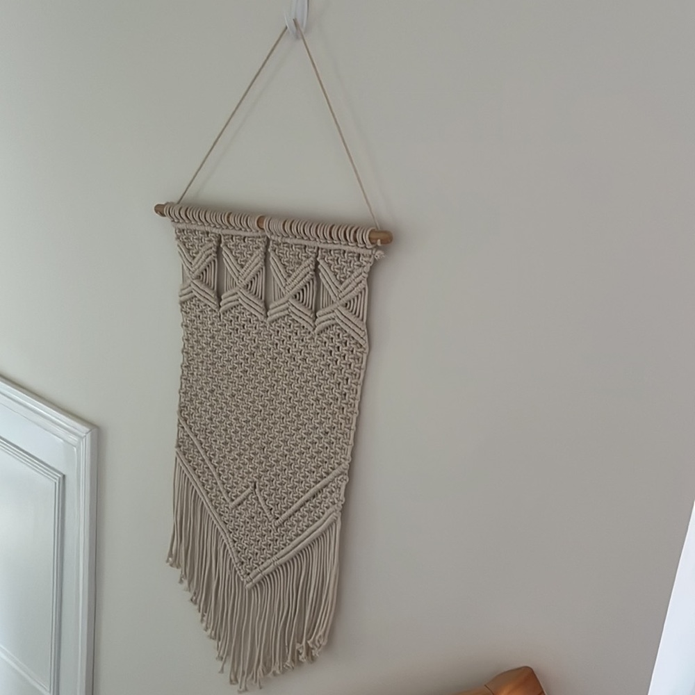 Macramé wall hanging - Picture 3 of 5